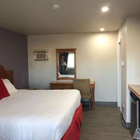 Thriftlodge By Wyndham Moncton Bagian luar foto