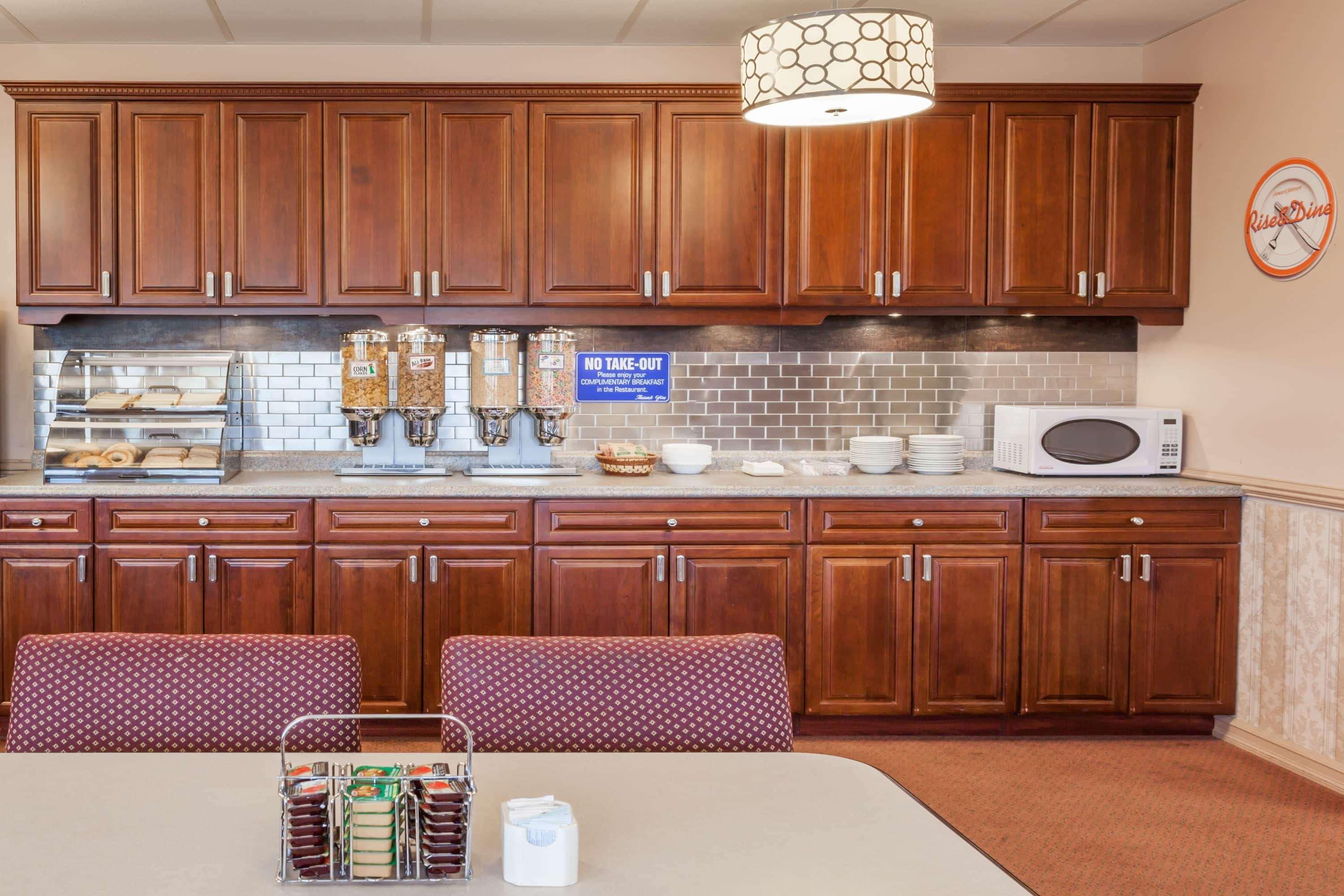 Thriftlodge By Wyndham Moncton Bagian luar foto